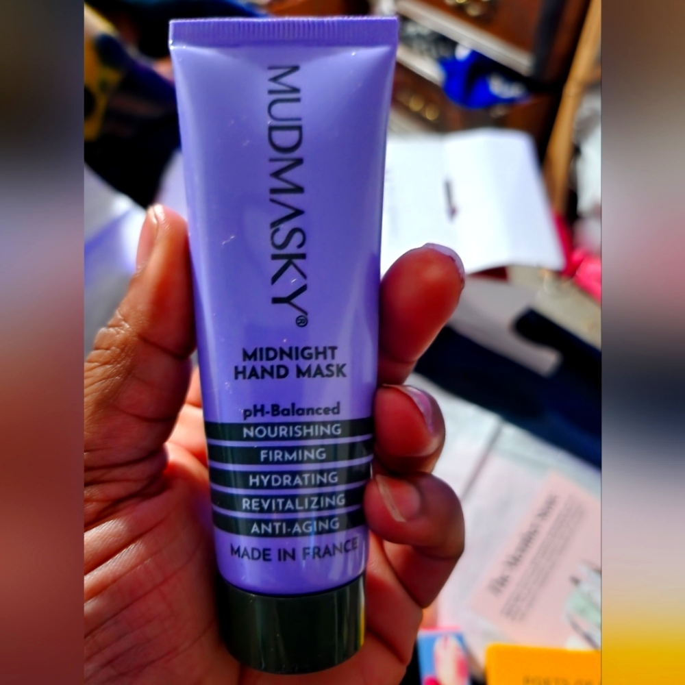Mudmasky midnight hand mask